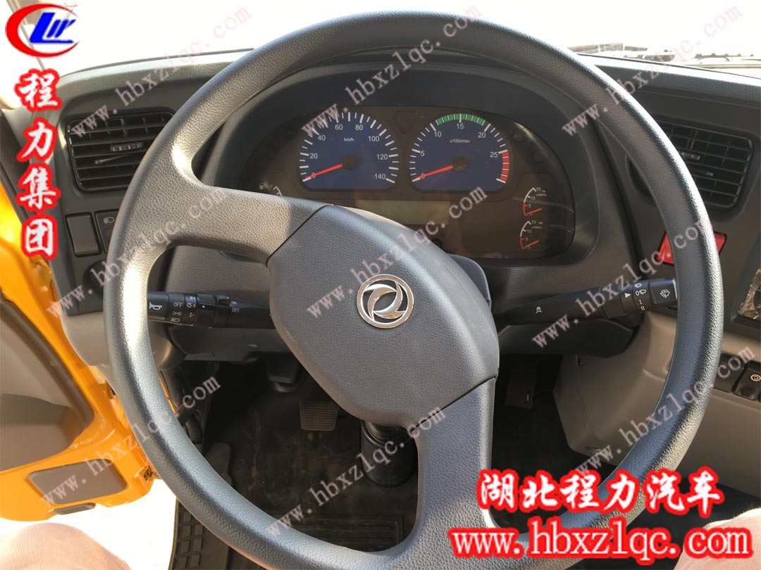 內(nèi)飾1.jpg