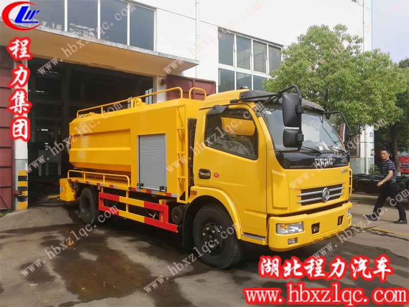 湖北程力集團(tuán)清洗吸污車遠(yuǎn)見(jiàn)聞名，深受廣大客戶追捧的多功能寶車！
