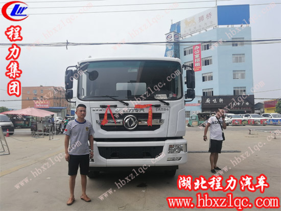 湖南岳陽宋總喜提程力集團(tuán)12方東風(fēng)多利卡D9灑水車一臺！