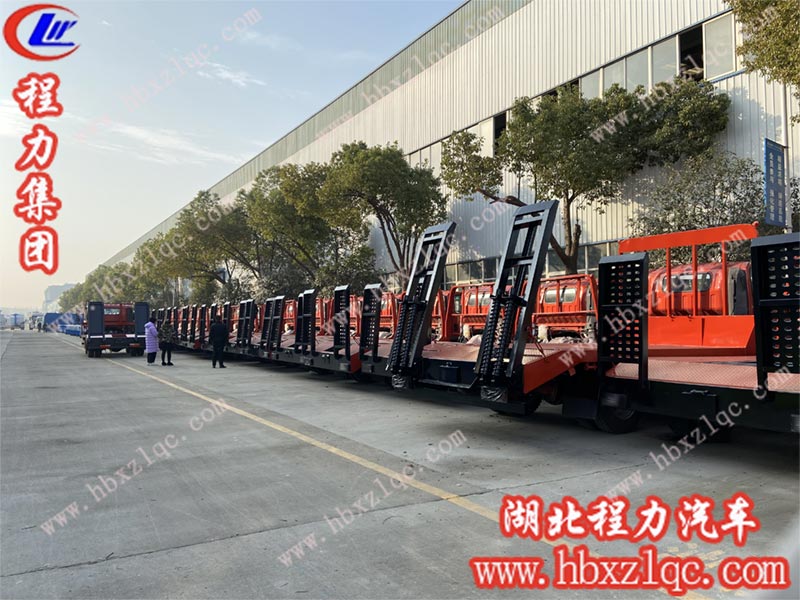 程力平板運輸車，拖車?yán)洏訕有? title=