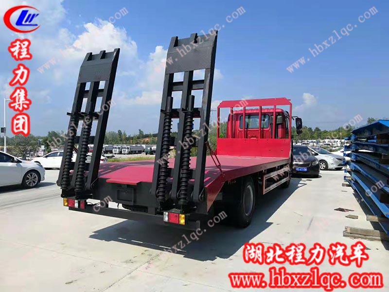 湖北程力集團(tuán)福田平板運輸車