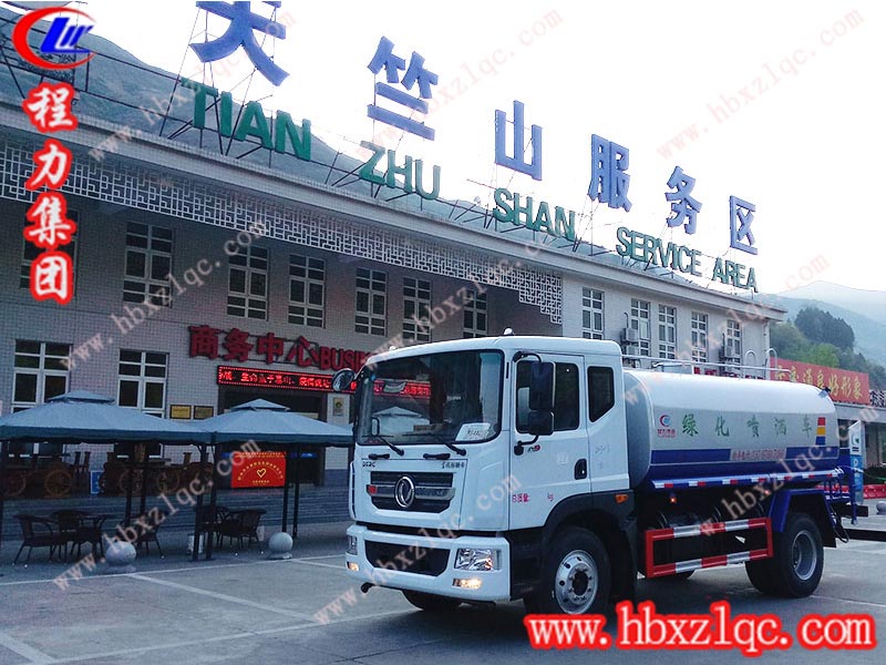 遙遠(yuǎn)的新疆，您的東風(fēng)D9多功能綠化灑水車我們送來了