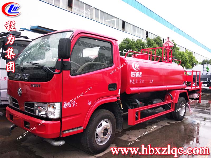 東風(fēng)多功能灑水車環(huán)衛(wèi)小能手，道路因你而美麗