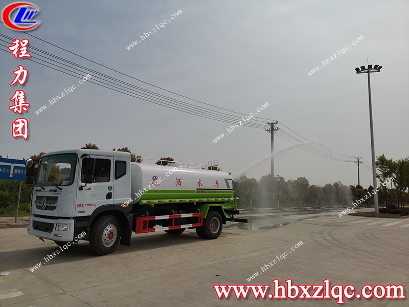 程力集團(tuán)東風(fēng)D9灑水車(chē)在線試車(chē)，發(fā)車(chē)前往山東青島客戶(hù)所在地