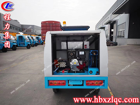 伸縮靈活，可360°旋轉(zhuǎn)，程力牌三輪高壓清洗車(chē)實(shí)現(xiàn)無(wú)死角清洗作業(yè)